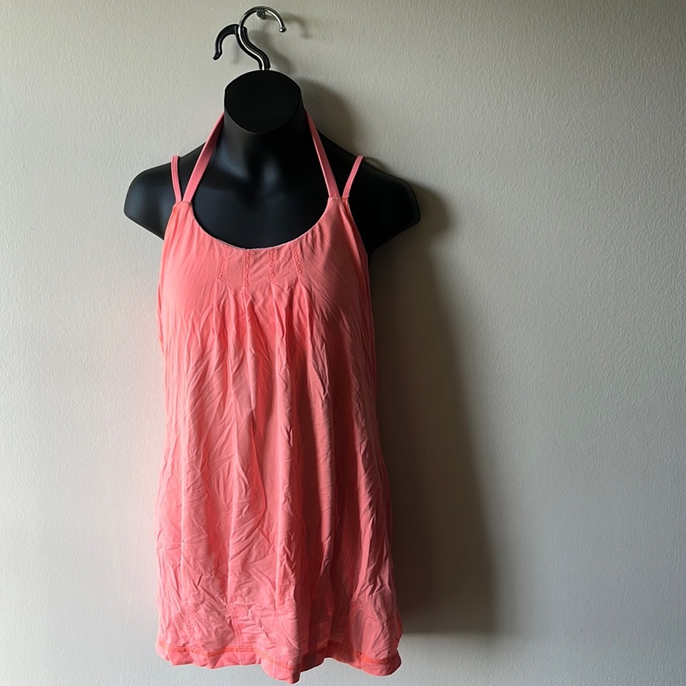 • Lululemon Tank Coral Flow & Go